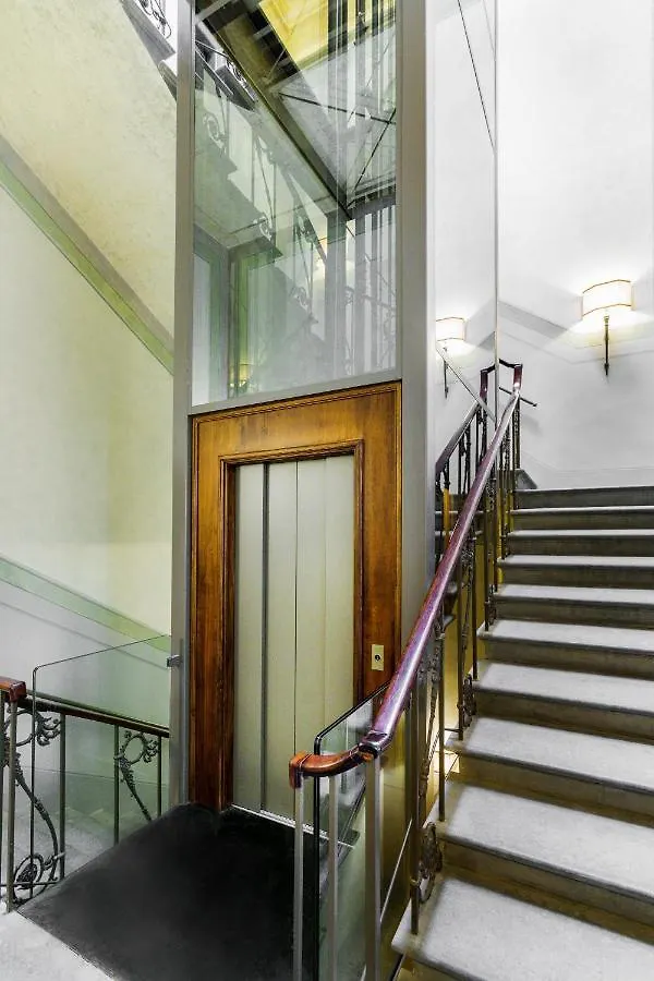 Cavalier Paolo - La Dimora Degli Affreschi Florence Apartment